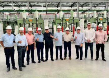 Bosco Saraiva e senadores visitam fábrica que criará 1,2 mil empregos no PIM