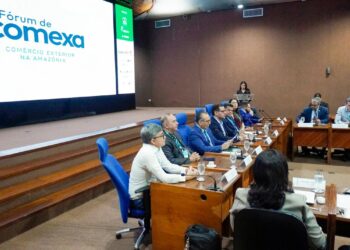SINAEES-AM participa do II Fórum de COMEXA, com presença do Presidente na mesa de autoridades